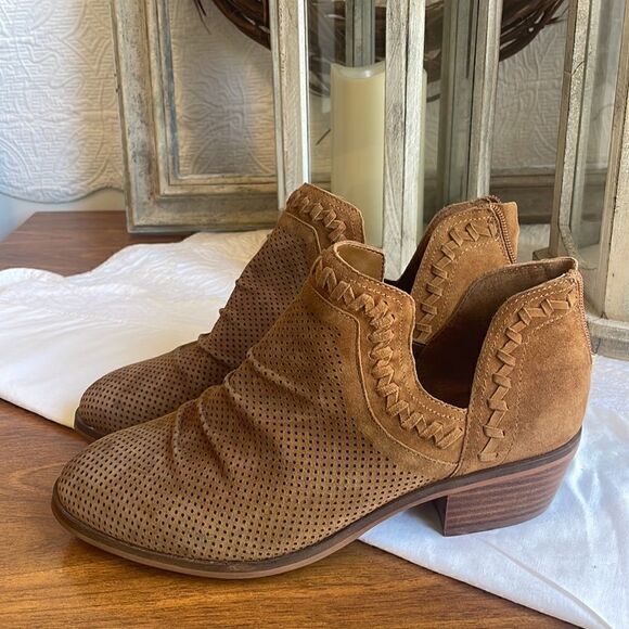 Vince Camuto Shoes Vince Cameo Palmina Perforated Suede Ankle Booties-7W-NWOB - Picture 8 of 15